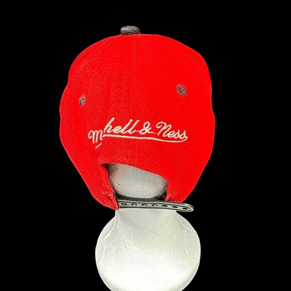 Chicago Bulls - Mitchell & Ness Hardwood Classic - NBA Snapback Hat Cap - Red - Picture 5 of 13